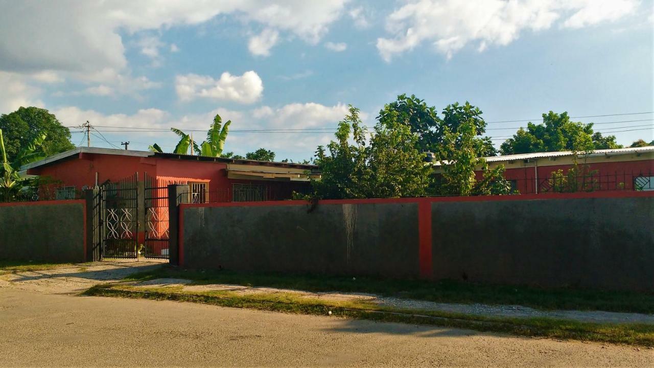 Yard Style Hotel Kingston Exterior foto