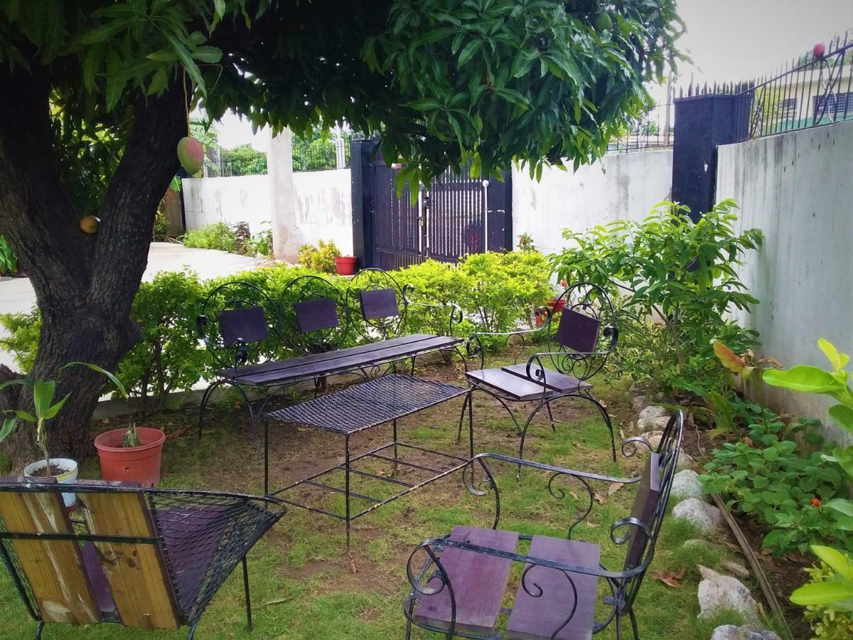 Yard Style Hotel Kingston Exterior foto